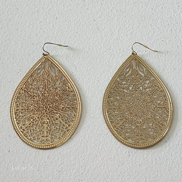 Jewelry - Goldtone Filigree Teardrop Earrings